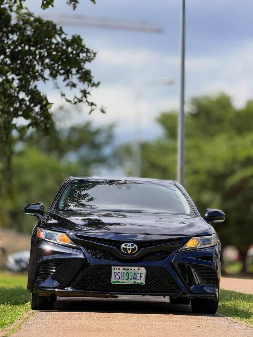 A picture of 2018 TOYOTA CAMRY SE