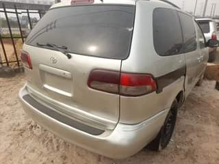 A picture of 2001 TOYOTA SIENNA