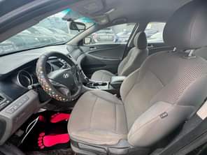 A picture of Hyundai sonata painted once 2011 model Used but unregistered Nothing