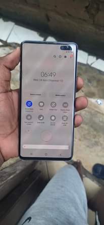 A picture of SAMSUNG S10 5G