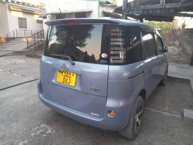 A picture of Toyota sienta