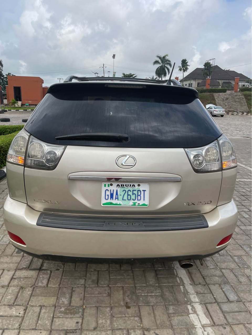 A picture of Lexus RX330