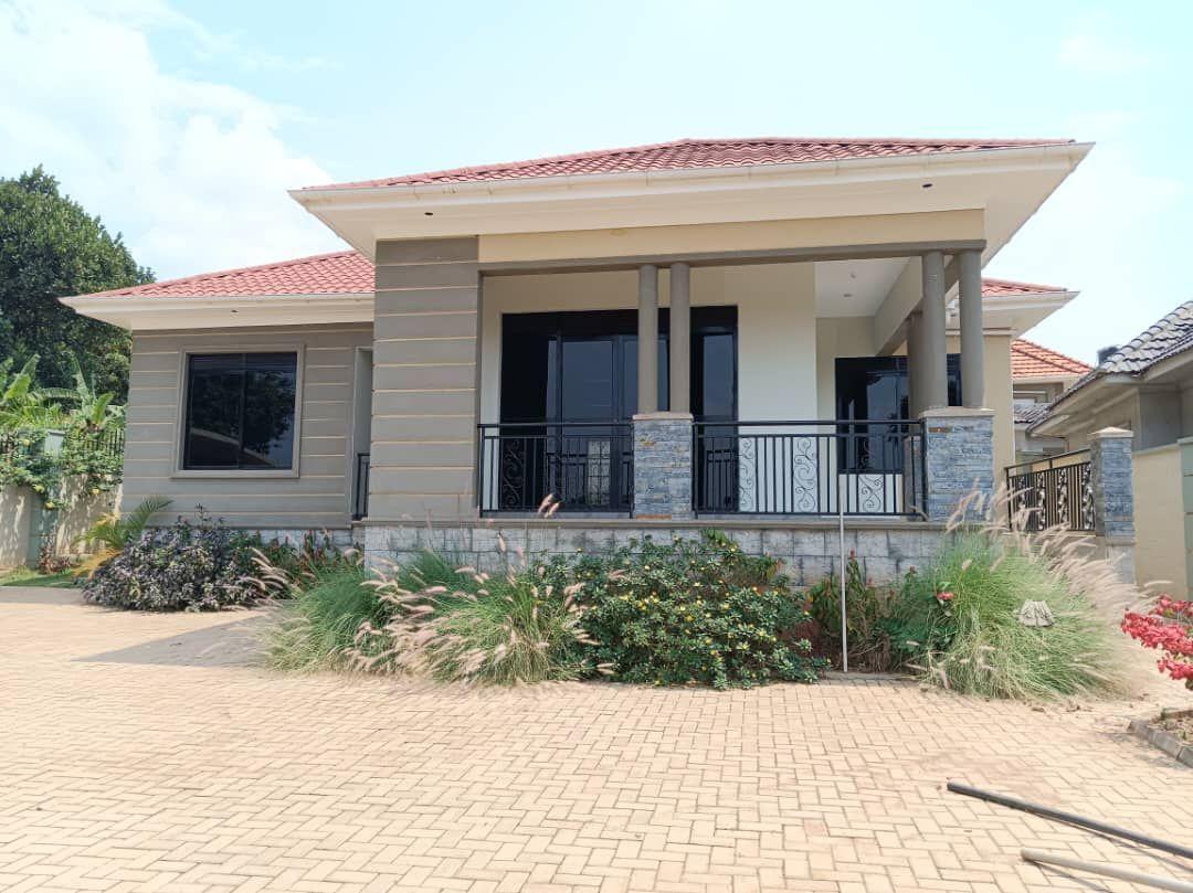 A picture of Beautiful home up 4 sale Location NAMUGONGO JINJA MISINDYE Has