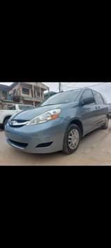 A picture of Tokunbo toyota sienna 2009