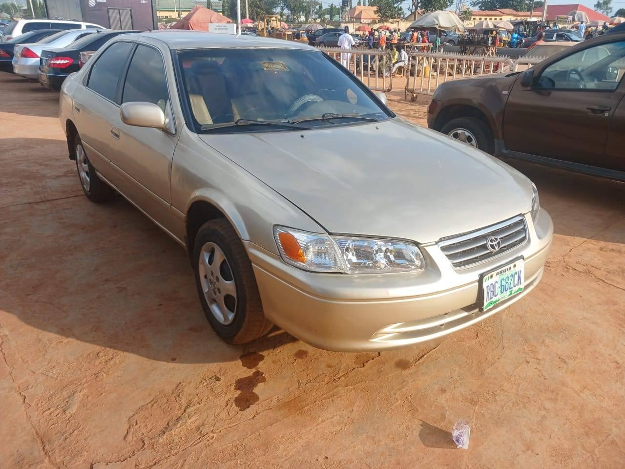 A picture of 2001 Toyota Camry drop light