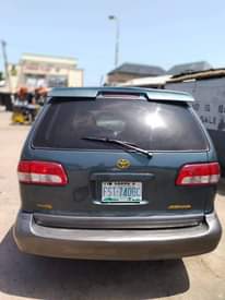 A picture of 2002 Toyota Sienna