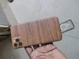 A picture of iphone 11 pro max 512 gbs