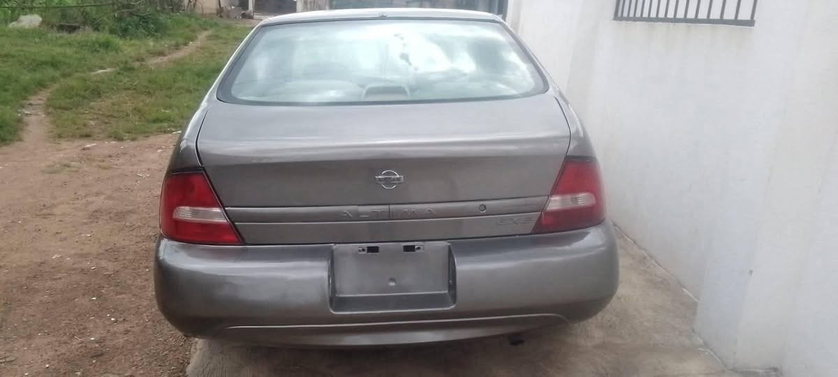 A picture of 2000 Nissan altima