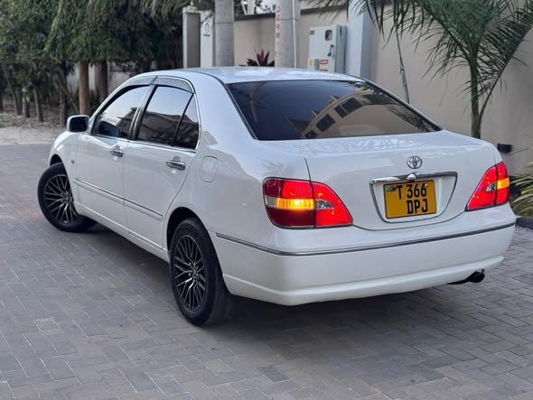 A picture of Toyota brevis on sale price 7 5M0753322015