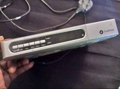 A picture of startimes decoder antenna waya na remote
