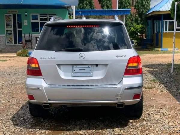 A picture of Your favorite Distress sales Mercedes Benz GLK 350 full 2011