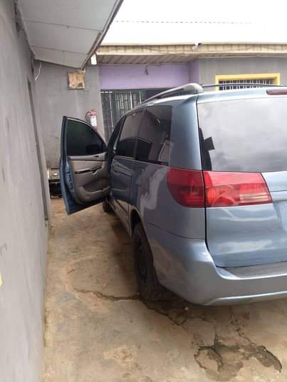 A picture of 2005 Toyota Sienna 84649