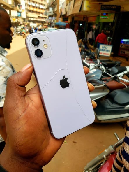 A picture of Iphone 11