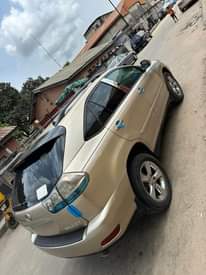A picture of 05 Lexus Rx330 with screen Absolutely nothing to fix Price