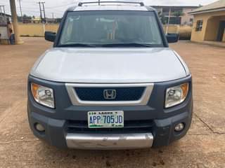 A picture of Honda element 2003
