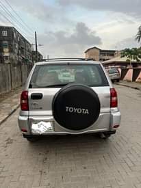 A picture of 2005 Toyota RAV4