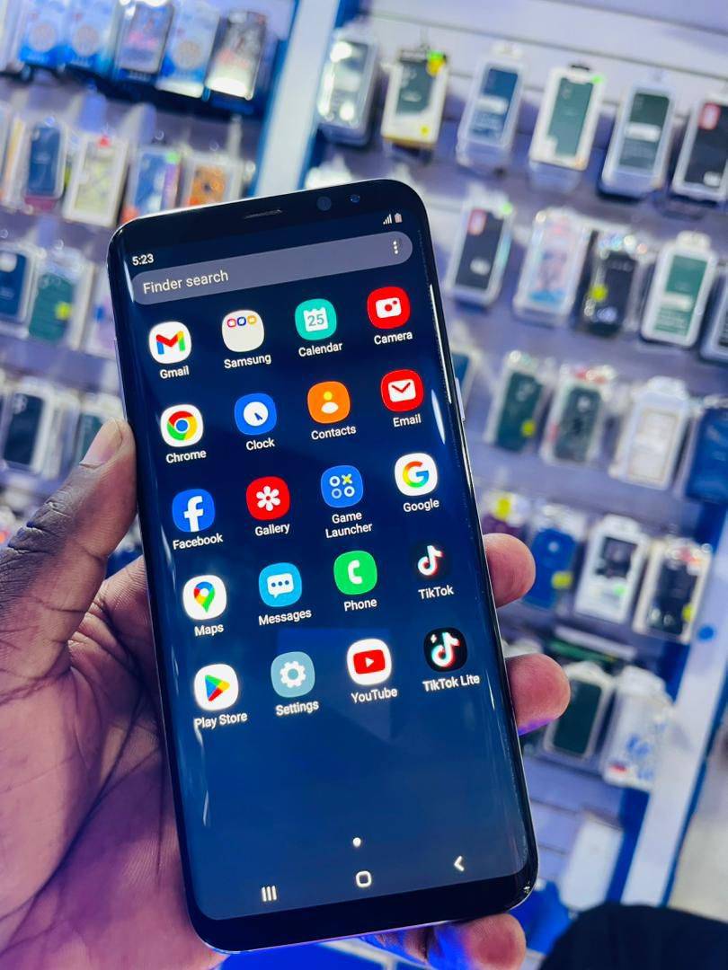 A picture of Samsung S8 plus
