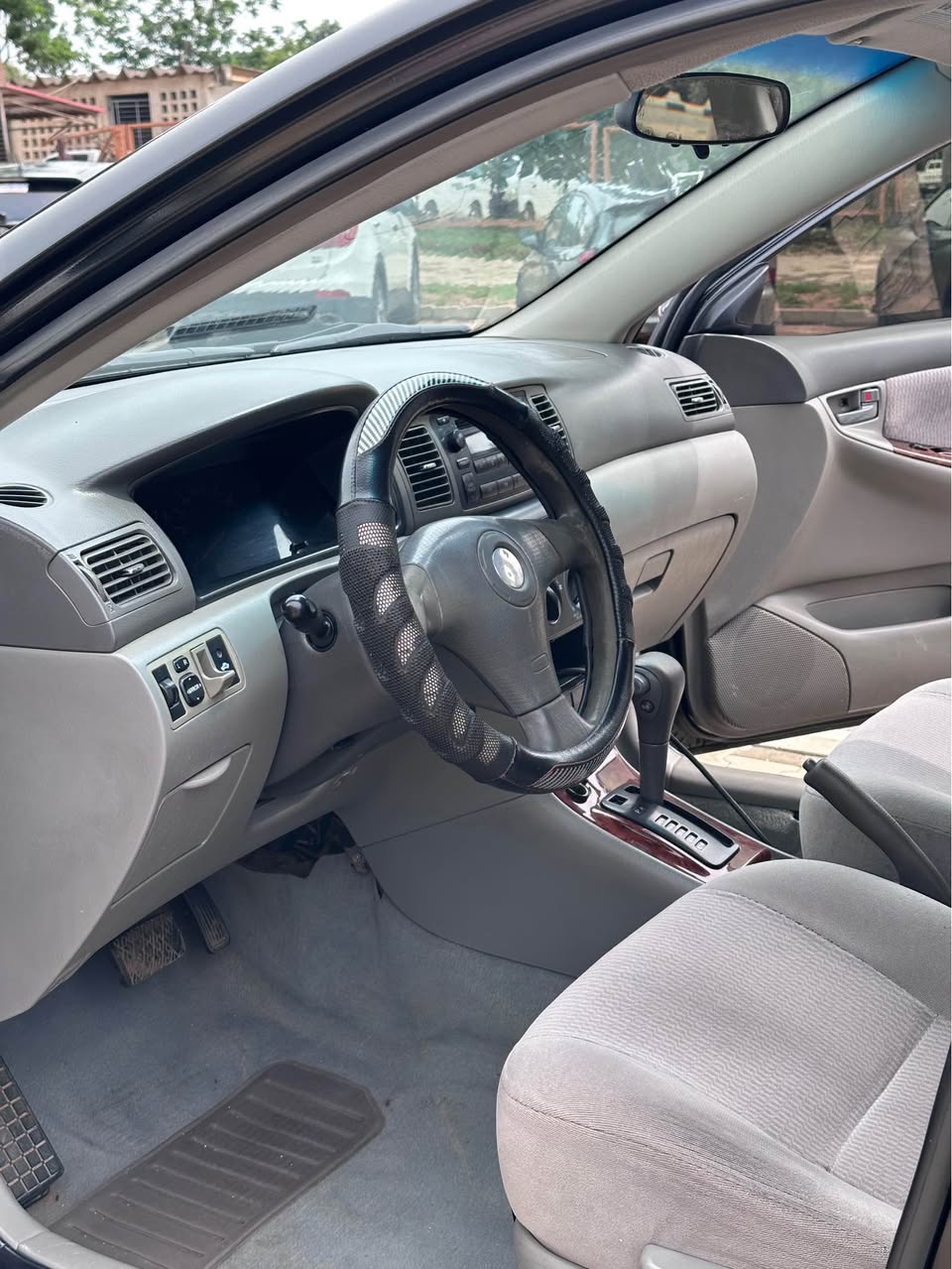 A picture of TOYOTA COROLLA 2007