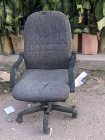A picture of Kiti Cha ofisini hakipandi na kushuka Bei 55000 location Ubungo