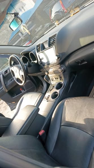 A picture of Toyota Highlander 011