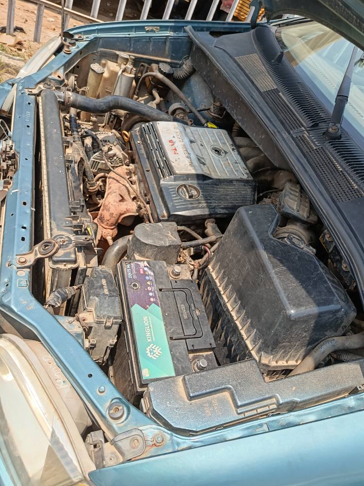 A picture of Toyota sienna 2001 registered First body pan Gear untouched ok