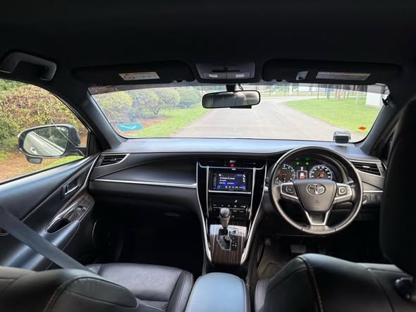 A picture of TOYOTA HARRIER