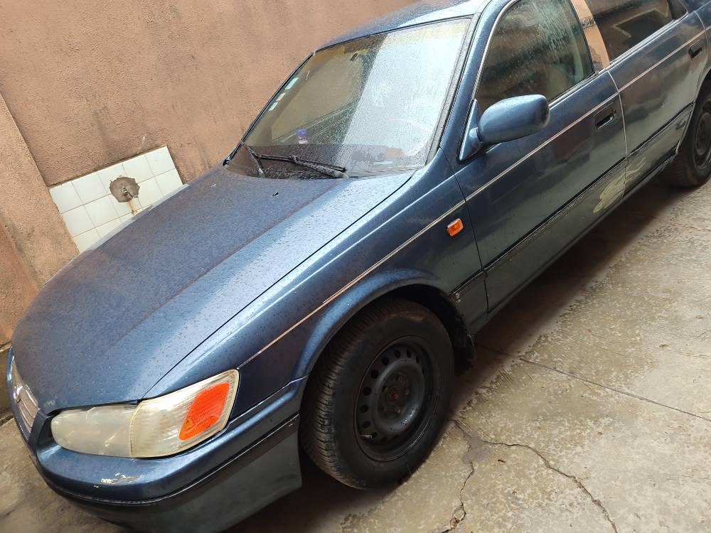 A picture of TOYOTA CAMRY