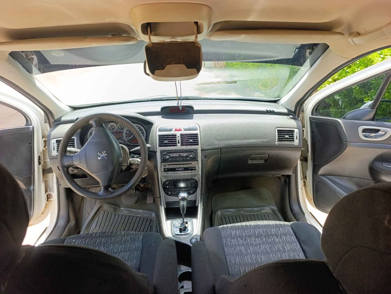 A picture of Toyota Carina E