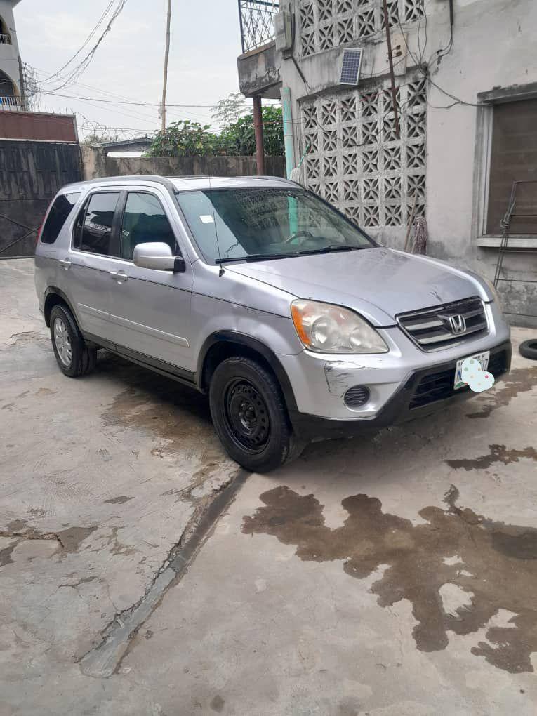 A picture of URGENT MONEY NEEDED PURE FIRST BODY HONDA CRV EXTREMELY CLEAN