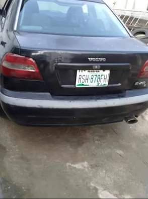 A picture of OWNER NEEDS MONEY SHARPLY VOLVO S40 BOLT STANDARD ENGINE AND