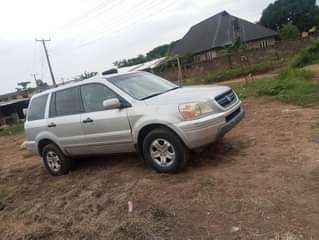 A picture of Honda Pilot 04