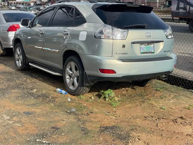 A picture of Lexus RX330 2005 Model