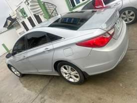 A picture of Hyundai sonata 2011 model