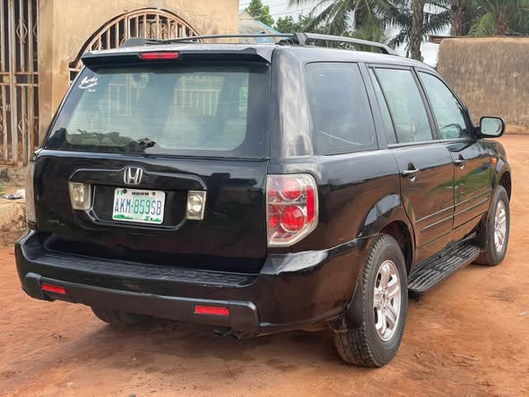 A picture of Honda Pilot 2007 model