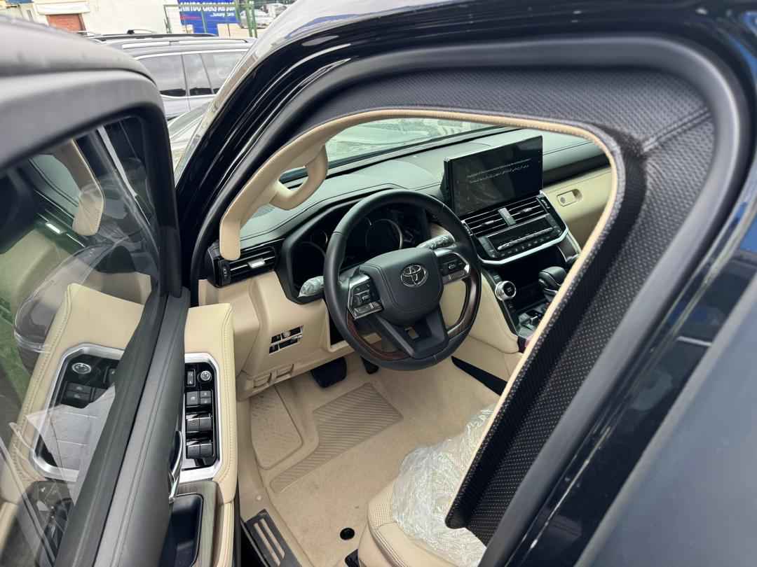 A picture of 2025 Toyota Prado