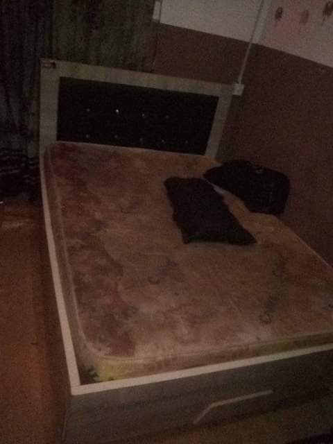 A picture of BED FRAM