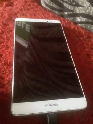 A picture of Huawei mate 8