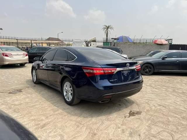 A picture of Toyota Avalon 2018 09061825415