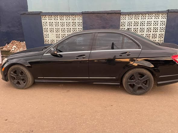A picture of C300 2011 model Toks 2025 October entry Price 6 3m