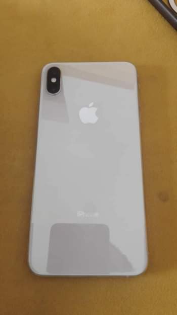 A picture of iPhone Xsmas 64gig 75 battery health