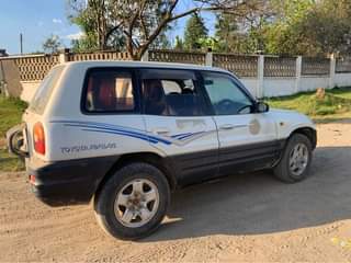 A picture of Rav 4 nzuri sana Engine safi Gearbox safi Bei 4.8ml