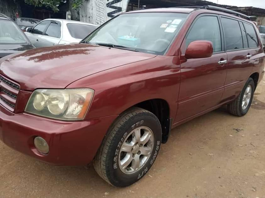 A picture of Super clean Tokunbo standard 2004 Highlander