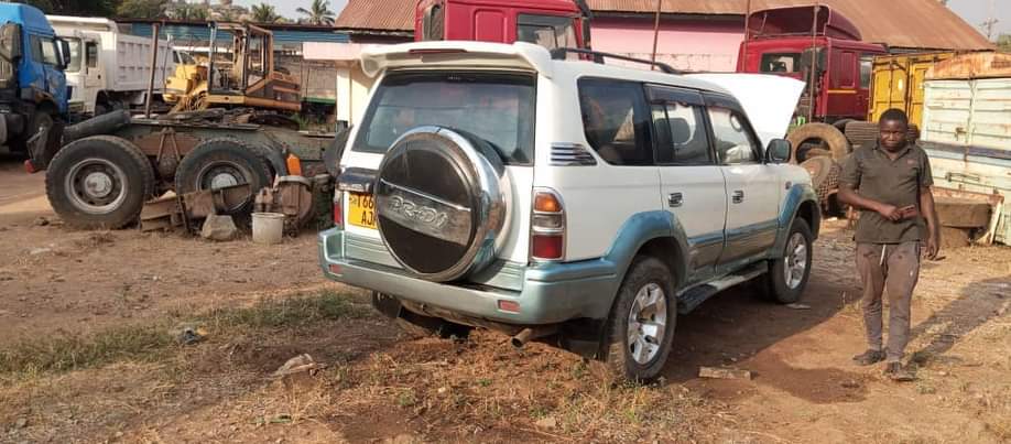 A picture of Prado milion 8.8 Ipo mwanza Manual Diesel 0784857610 kama_una_uza_gari_lako_nitumie