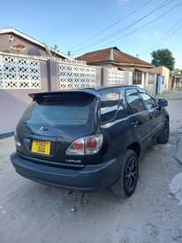 A picture of Toyota harrier old