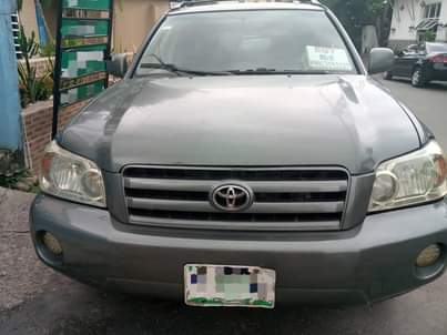 A picture of Toyota Highlander 04