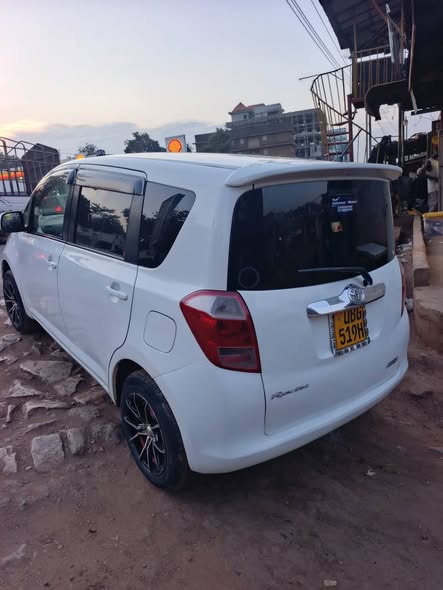 A picture of Toyota Ractis 15 5m