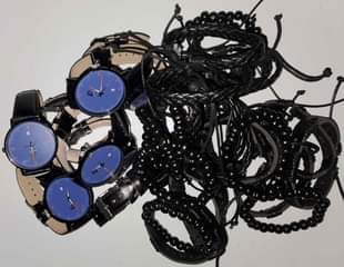 A picture of Wholesale price 8 pieces Watch and bracelets set 250k with