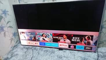 A picture of Samsung tv 75 inches QLED