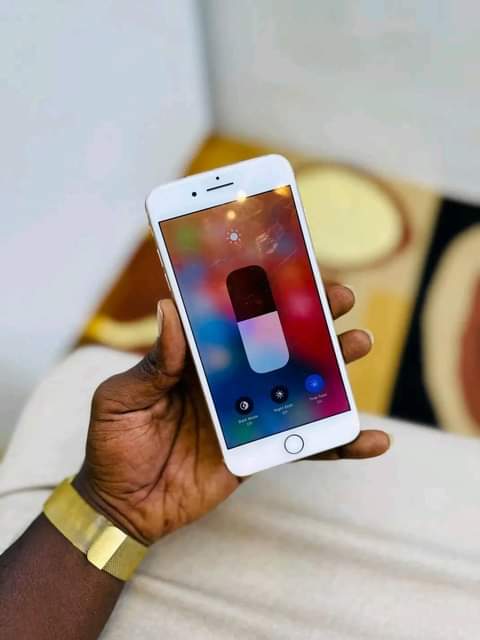 A picture of IPHONE 8 PLUS no rest