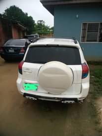 A picture of Rav4 2006